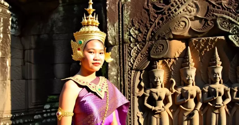 ព្រះរាជ និងរដ្ឋាភិបាលកម្ពុជាជំរុញយុវវ័យការពារអត្តសញ្ញាណខ្មែរ ក្នុងពេលជម្លោះវប្បធម៌ផ្ទុះតាមបណ្តាញសង្គម