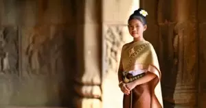 ក្រសួងវប្បធម៌ខ្មែរអំពាវនាវឱ្យស្ងប់ស្ងាត់ ក្រោយវិវាទអនឡាញក្តៅគគុកលើសម្លៀកបំពាក់ប្រពៃណីខ្មែរ