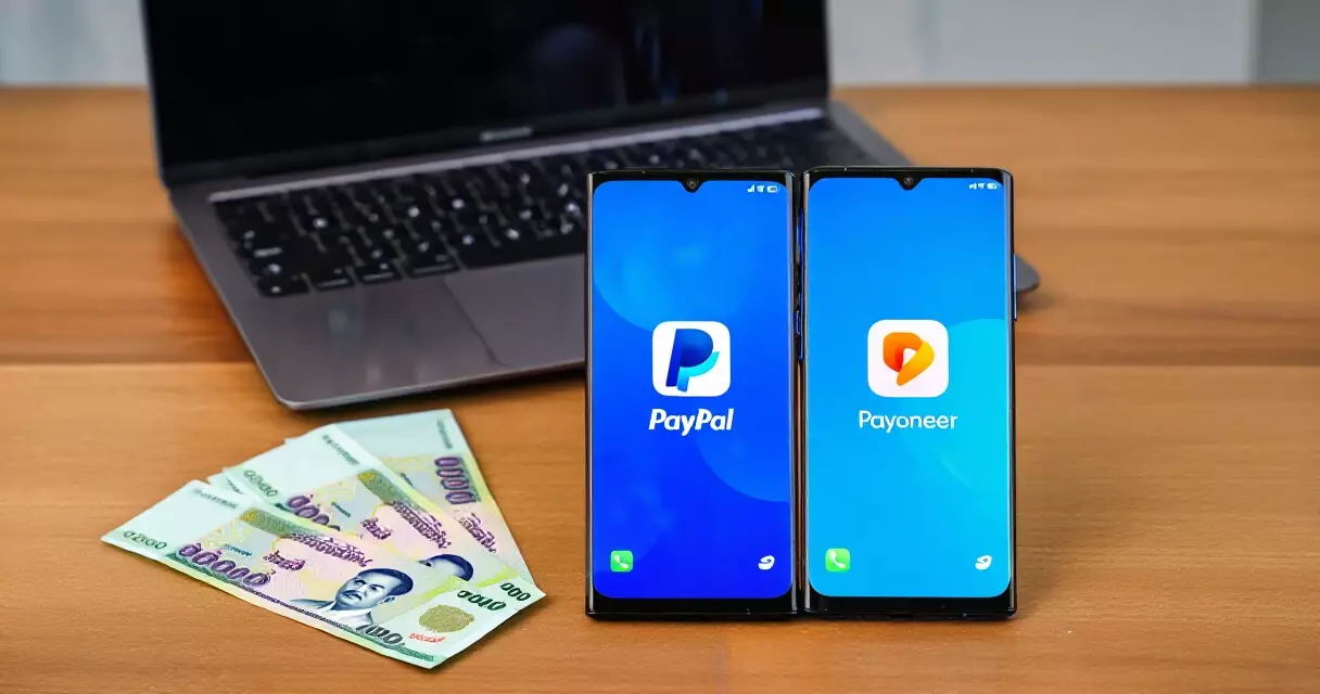 PayPal vs Payoneer: ទទួលប្រាក់ការងារអនឡាញបែបណាល្អជាងសម្រាប់ខ្មែរ