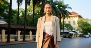 យុវជនខ្មែរជំនាន់ Z កំពុងកំណត់ម៉ូតខ្លួនឯងឡើងវិញ ពី TikTok រហូតដល់ Runway ភ្នំពេញ